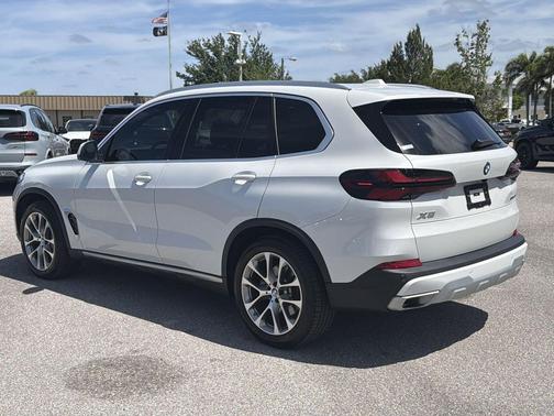 Mineral White Metallic 2024 BMW X5 xDrive40i