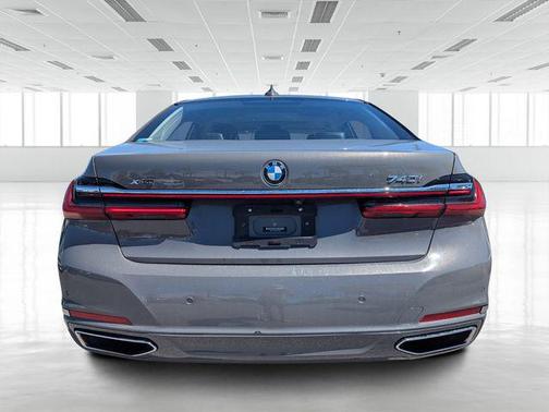 2022 BMW 740 i xDrive