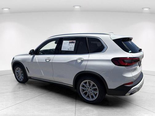 Alpine White 2023 BMW X5 xDrive40i