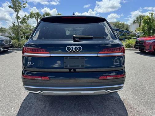 2021 Audi Q7 45 Premium Plus