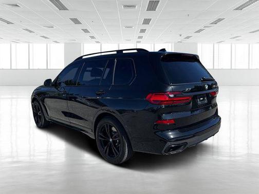 2022 BMW X7 M50i