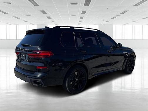 2022 BMW X7 M50i