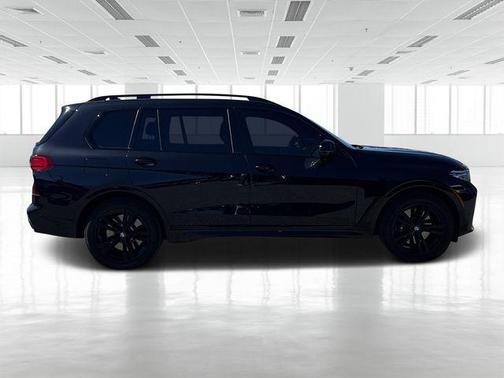 2022 BMW X7 M50i