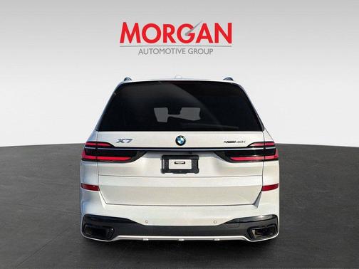 White Metallic 2023 BMW X7 xDrive40i