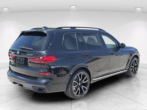 Black Sapphire Metallic 2022 BMW X7 xDrive40i