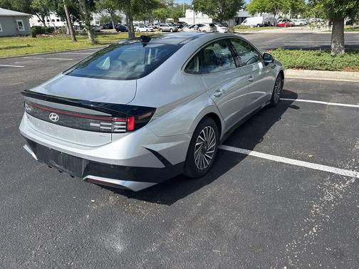 Aero Silver 2024 Hyundai SONATA Hybrid Limited