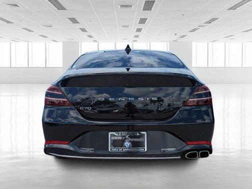 2022 Genesis G70 2.0T RWD