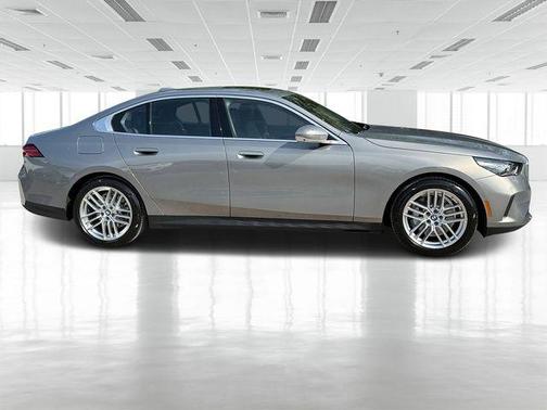 2024 BMW 530 i