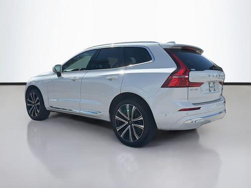 2023 Volvo XC60 B5 Ultimate Bright Theme