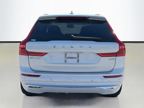 2023 Volvo XC60 B5 Ultimate Bright Theme