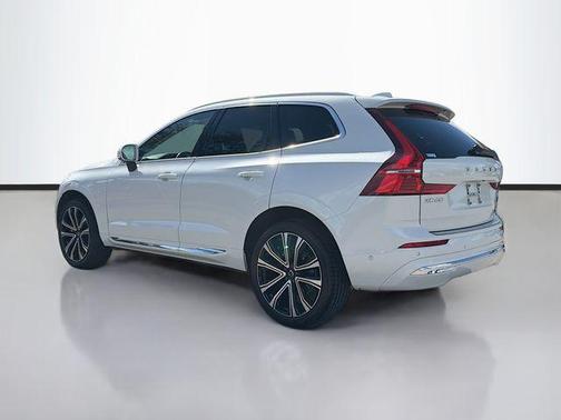 2023 Volvo XC60 B5 Ultimate Bright Theme