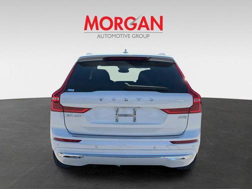 Crystal White Metallic 2023 Volvo XC60 B5 Ultimate Bright Theme