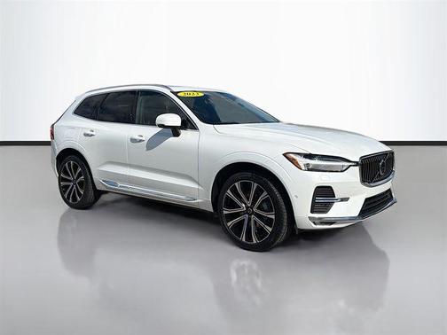 2023 Volvo XC60 B5 Ultimate Bright Theme