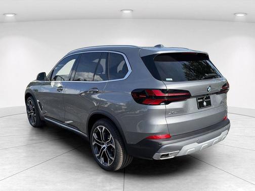 Skyscraper Grey Metallic 2026 BMW X5 sDrive40i