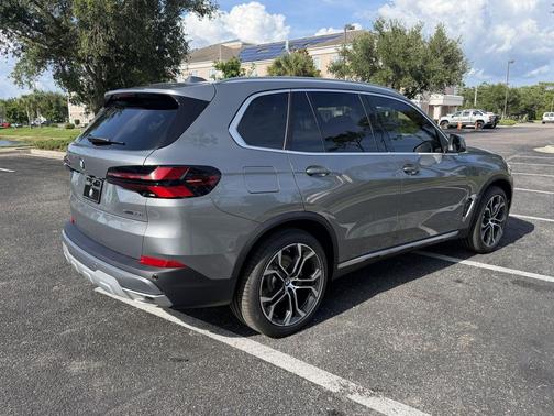 Skyscraper Grey Metallic 2026 BMW X5 sDrive40i