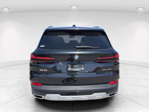 Black Sapphire Metallic 2026 BMW X5 sDrive40i