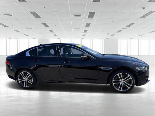 2017 Jaguar XE 35t Premium