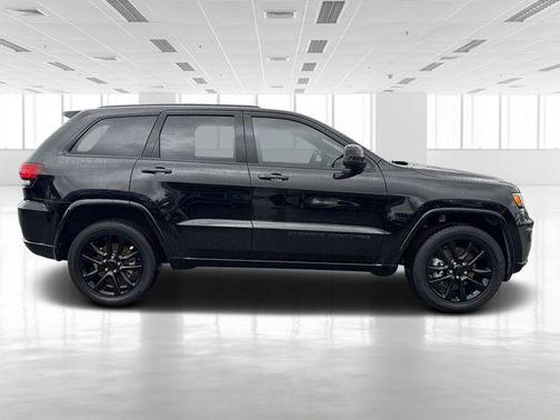 2022 Jeep Grand Cherokee Laredo