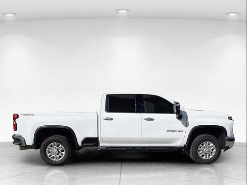 Summit White 2025 Chevrolet Silverado 2500 LTZ