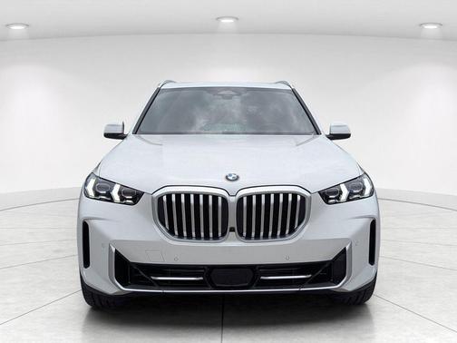 Mineral White Metallic 2026 BMW X5 sDrive40i