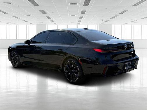 2023 BMW 740 i