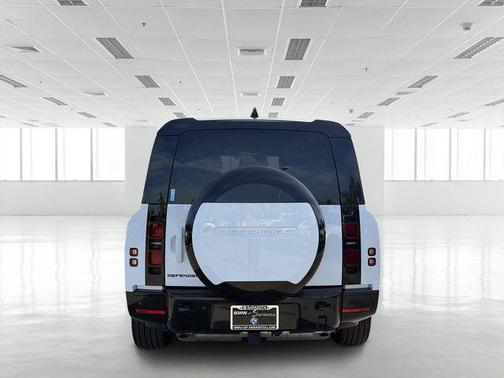 2024 Land Rover Defender 130 P400 X-Dynamic SE