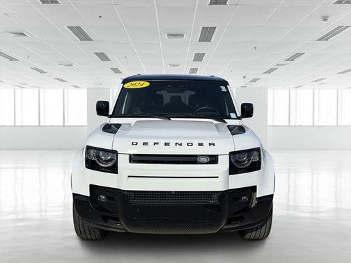 2024 Land Rover Defender 130 P400 X-Dynamic SE