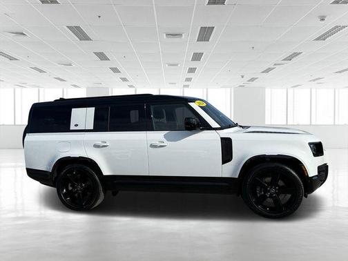 2024 Land Rover Defender 130 P400 X-Dynamic SE