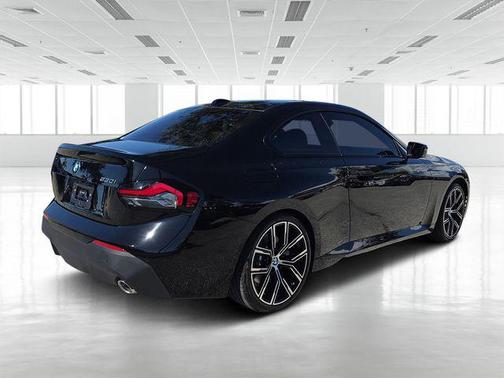 2023 BMW 230 i