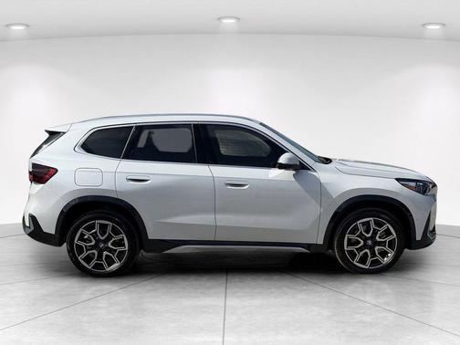 Mineral White Metallic 2026 BMW X1 xDrive28i