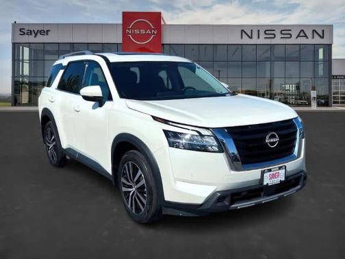 2023 Nissan Pathfinder SL