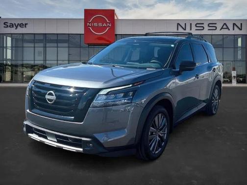 2024 Nissan Pathfinder SL
