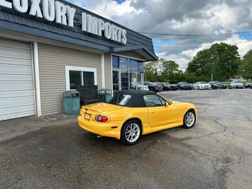Yellow 2002 Mazda MX-5 Miata 2dr Conv Cloth Auto