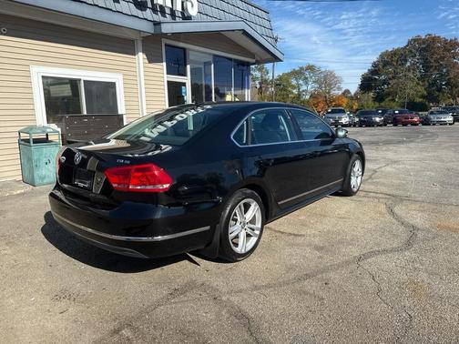2015 Volkswagen Passat 1.8T Auto SE w/Sunroof & Nav