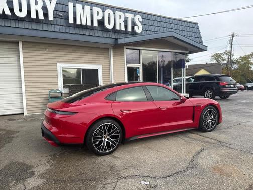 2022 Porsche Taycan Turbo AWD