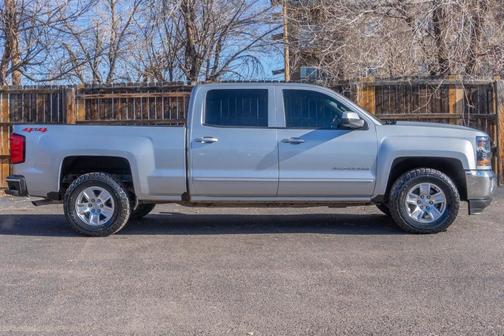 Photo 5 of 19 of 2018 Chevrolet Silverado 1500 LT