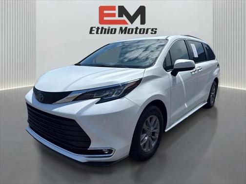 2022 Toyota Sienna XLE 7 Passenger