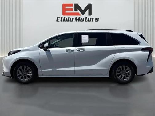 2022 Toyota Sienna XLE 7 Passenger