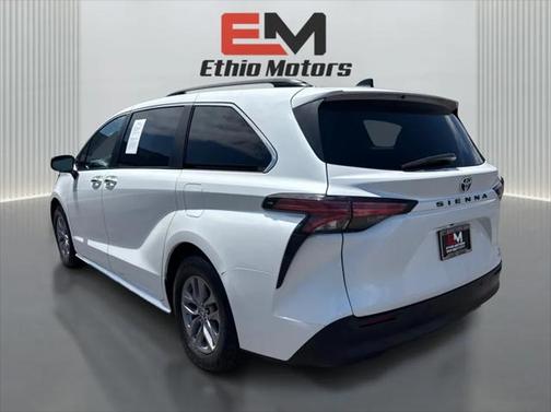 2022 Toyota Sienna XLE 7 Passenger