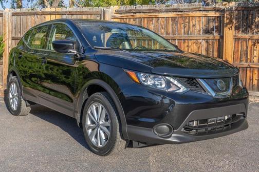 Photo 4 of 24 of 2019 Nissan Rogue Sport S