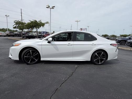 Wind Chill Pearl 2020 Toyota Camry XSE