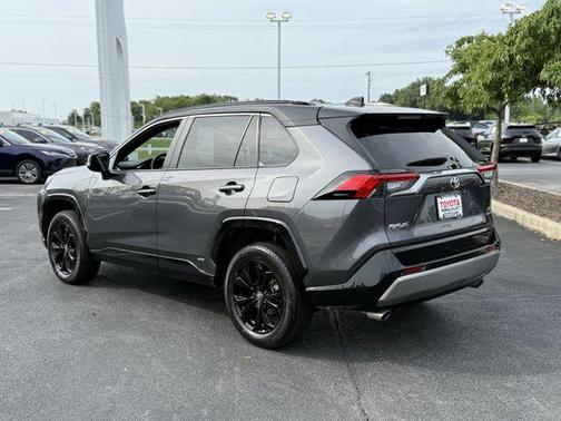 2022 Toyota RAV4 Hybrid SE