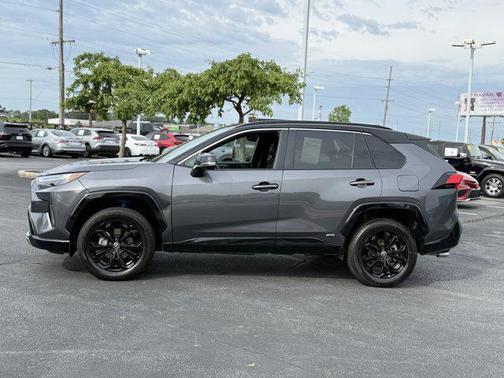 2022 Toyota RAV4 Hybrid SE
