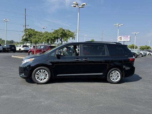 2017 Toyota Sienna XLE