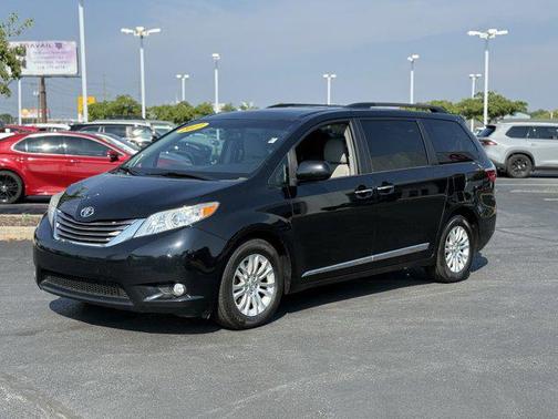 2017 Toyota Sienna XLE