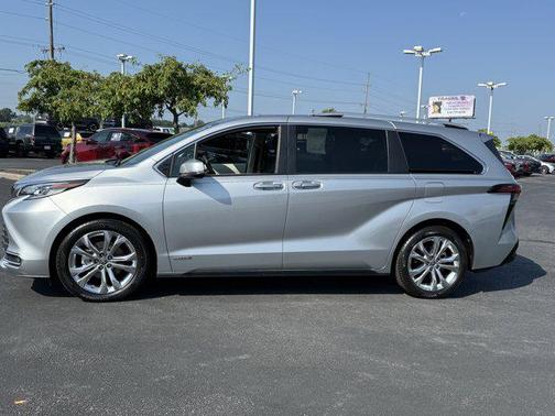 2021 Toyota Sienna Platinum 7 Passenger