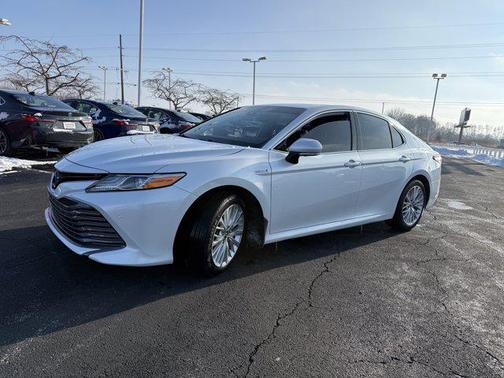 2020 Toyota Camry Hybrid XLE
