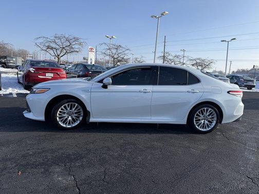 2020 Toyota Camry Hybrid XLE