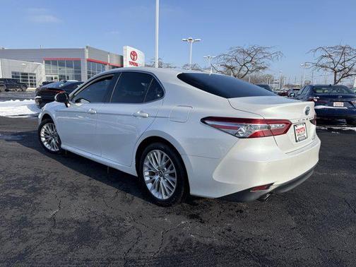 2020 Toyota Camry Hybrid XLE