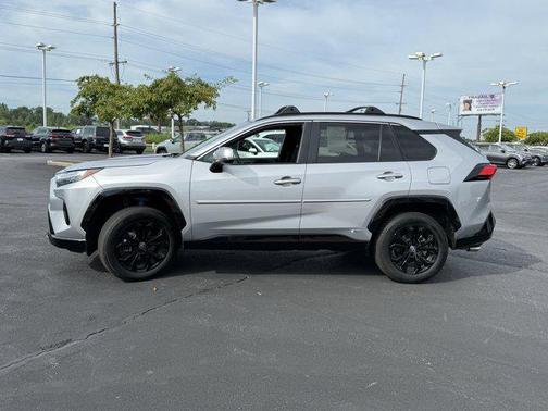 2024 Toyota RAV4 Hybrid SE